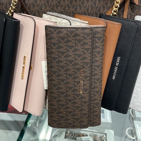 MICHAEL KORS JET SET TRV LARGE TRIFOLD Brown - Picture 9 of 16